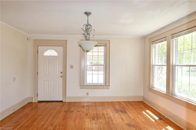 $285,000 | 2036 1st Avenue Southwest, Hickory, NC 28602