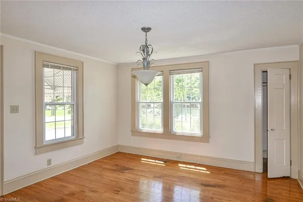 $285,000 | 2036 1st Avenue Southwest, Hickory, NC 28602