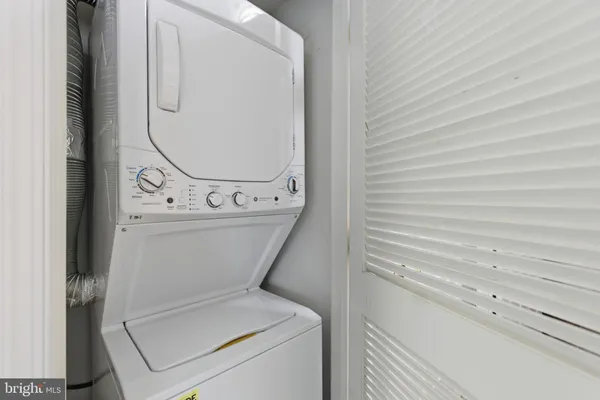 a close up view of a washer and dryer