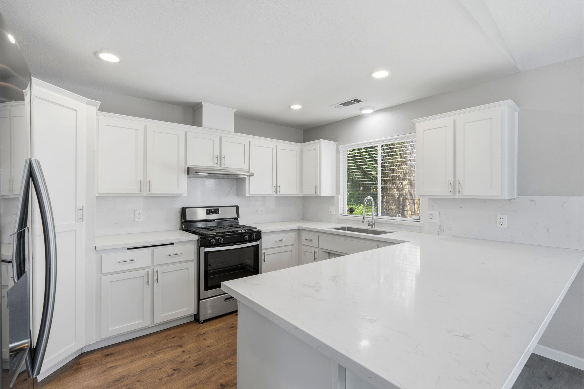 481 Katelyn Court Exeter, CA 93221 - Photo 26 of 33 a kitchen with a stove a sink and a refrigerator