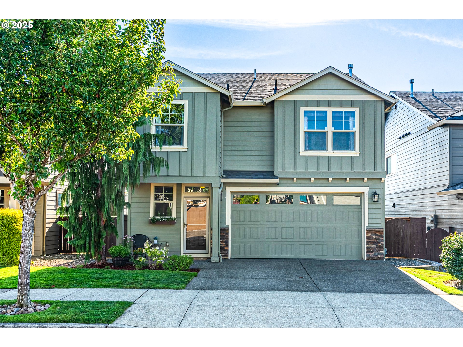 514 North 40th Avenue Ridgefield, WA 98642 - Photo 1 of 46 front view of a house with a yard