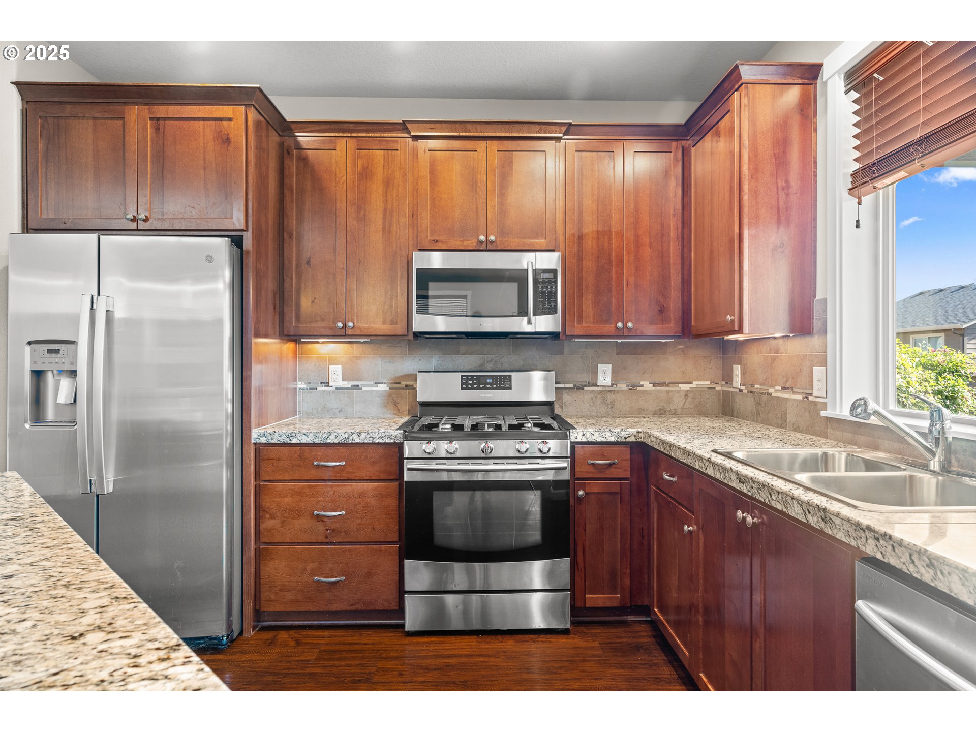 514 North 40th Avenue Ridgefield, WA 98642 - Photo 14 of 46 a kitchen with a stove a refrigerator and a sink