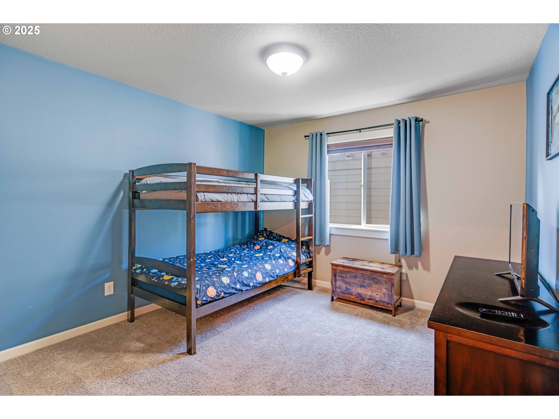 514 North 40th Avenue Ridgefield, WA 98642 - Photo 19 of 46 a bedroom with a bed and a tv