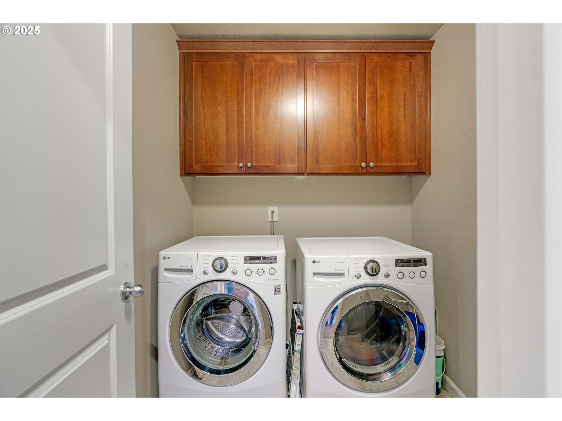 514 North 40th Avenue Ridgefield, WA 98642 - Photo 31 of 46 a utility room with dryer and washer