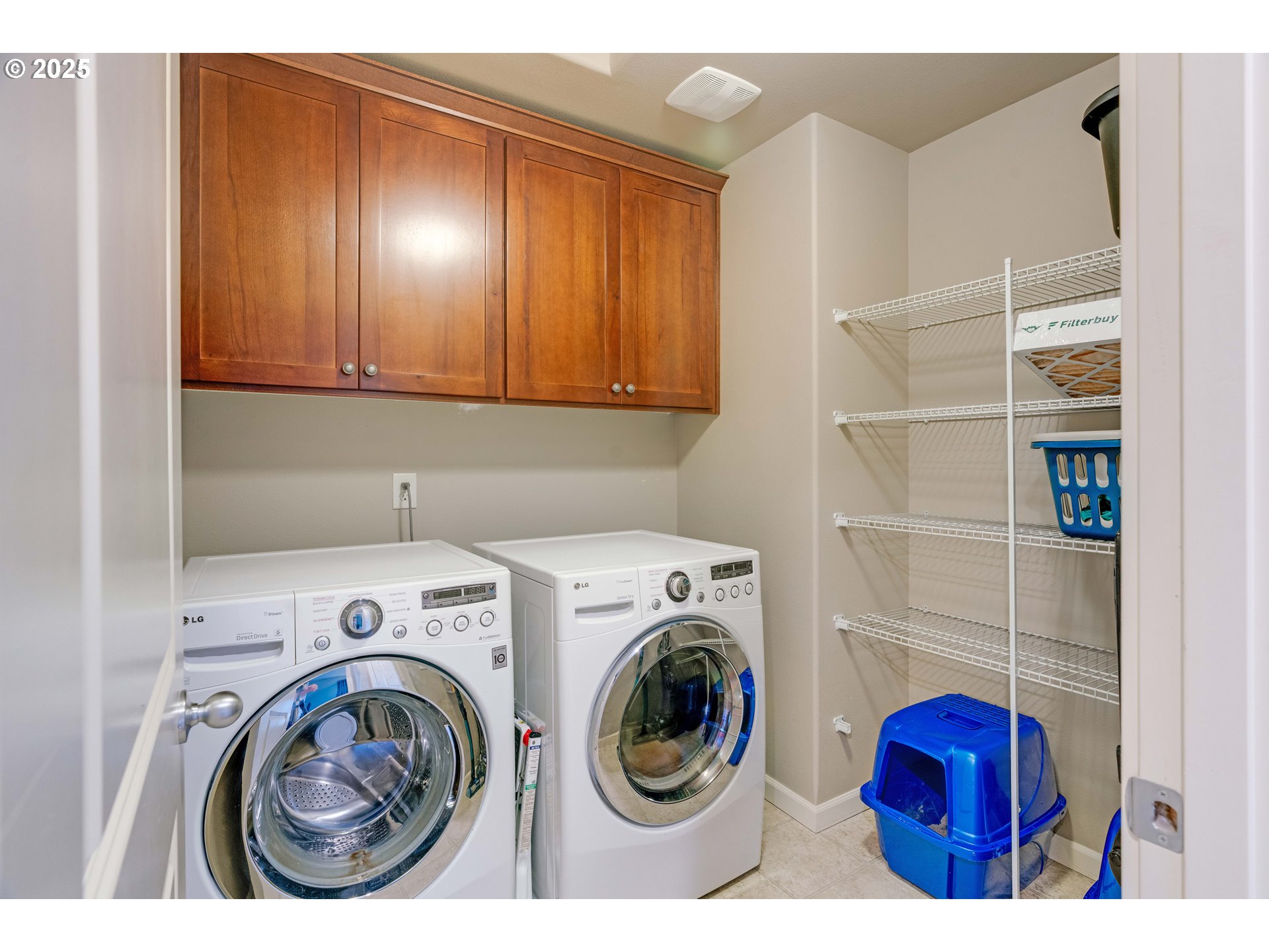 514 North 40th Avenue Ridgefield, WA 98642 - Photo 32 of 46 a utility room with dryer and washer