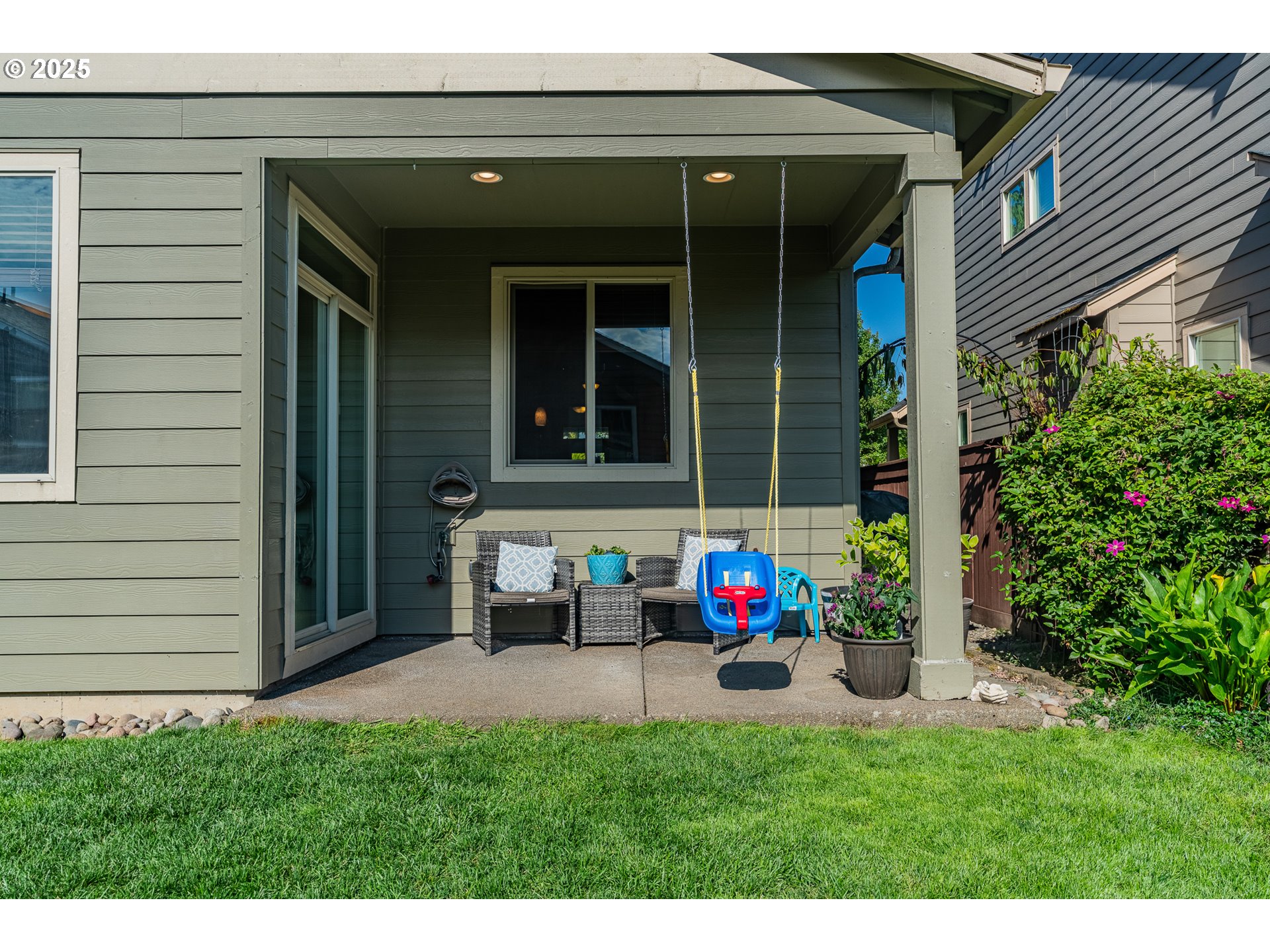 514 North 40th Avenue Ridgefield, WA 98642 - Photo 33 of 46 a view of a house with patio