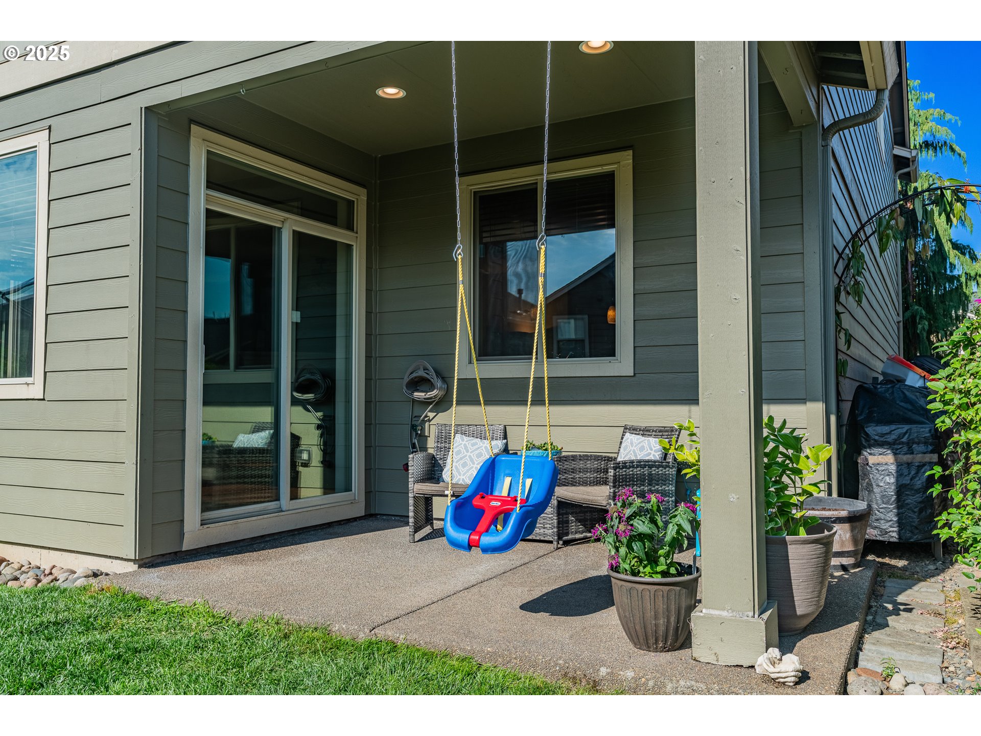 514 North 40th Avenue Ridgefield, WA 98642 - Photo 34 of 46 a view of outdoor space yard and porch