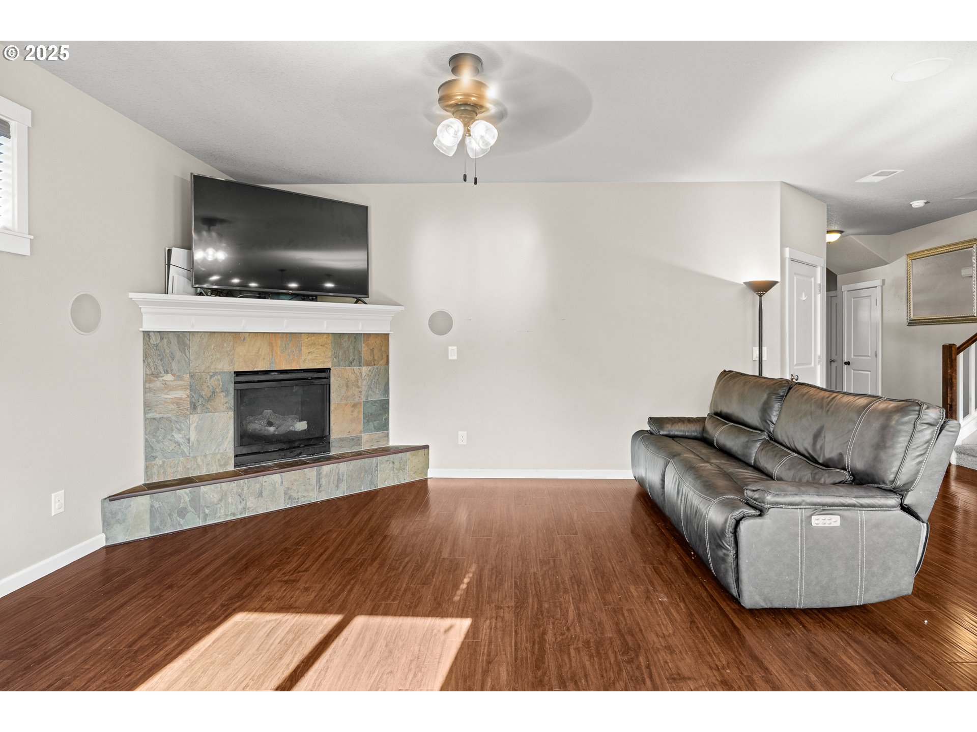 514 North 40th Avenue Ridgefield, WA 98642 - Photo 7 of 46 a living room with furniture and a fireplace