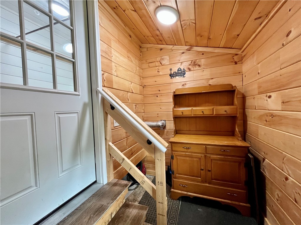 558 Sterling Station Road Sterling, NY 13143 - Photo 45 of 45 Very nice back entrance room