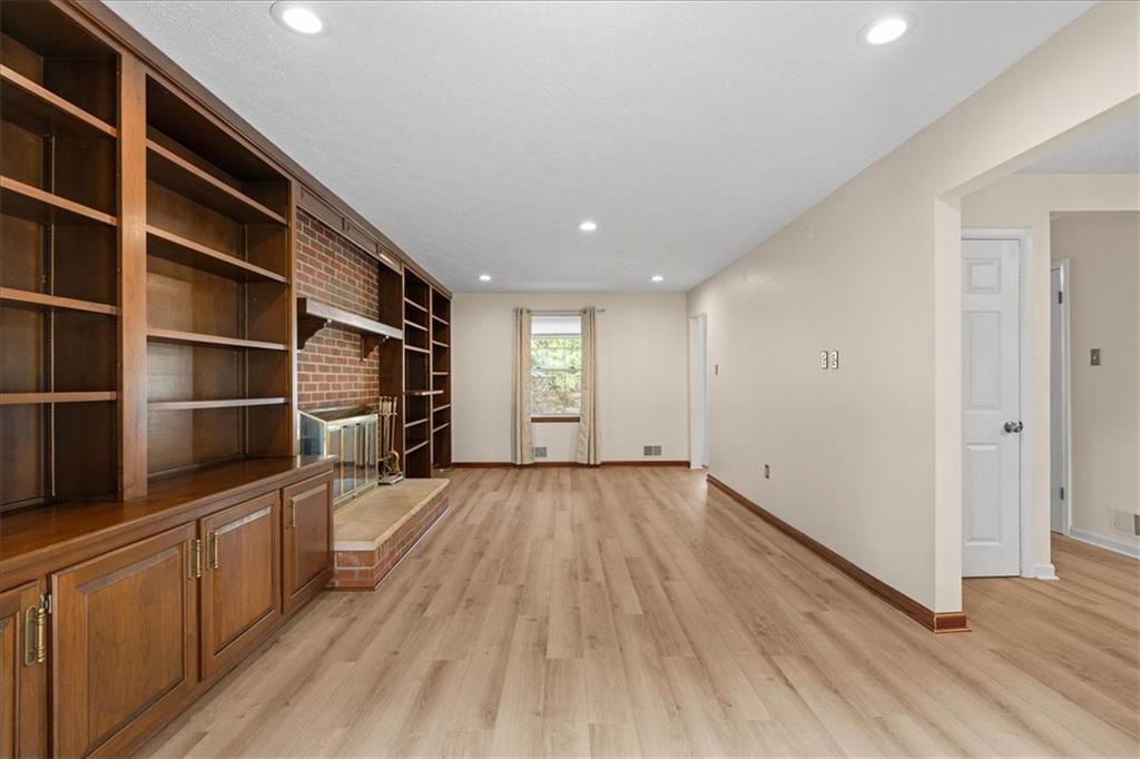 104 Drood Lane Pittsburgh, PA 15237 - Photo 7 of 39 Gallery Image 7