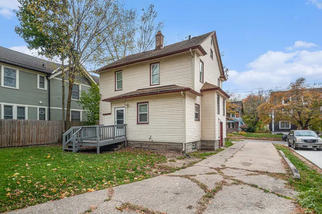 $210,000 | 835 Bates Street Southeast, Grand Rapids, MI 49506