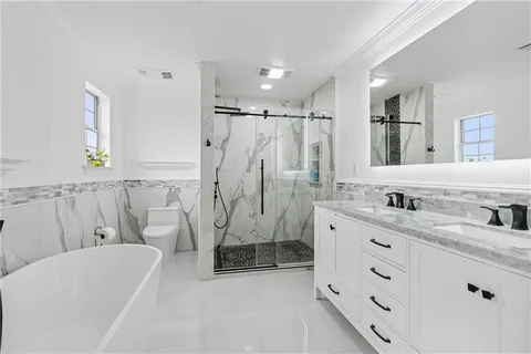 $698,000 | 4232 Fontainebleau Drive, New Orleans, LA 70125