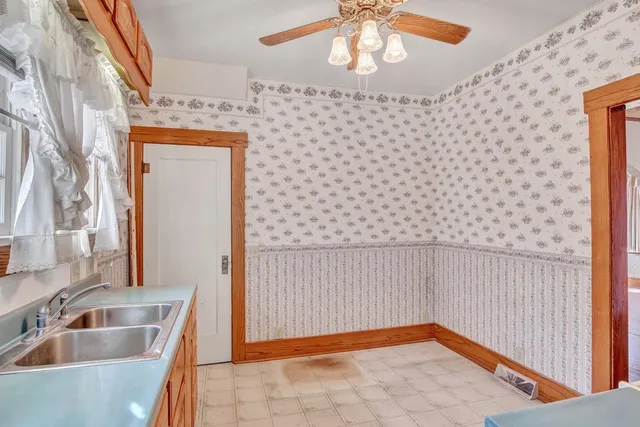 $97,500 | 700 East 5th Street, Newton, KS 67114