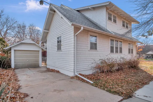 $97,500 | 700 East 5th Street, Newton, KS 67114