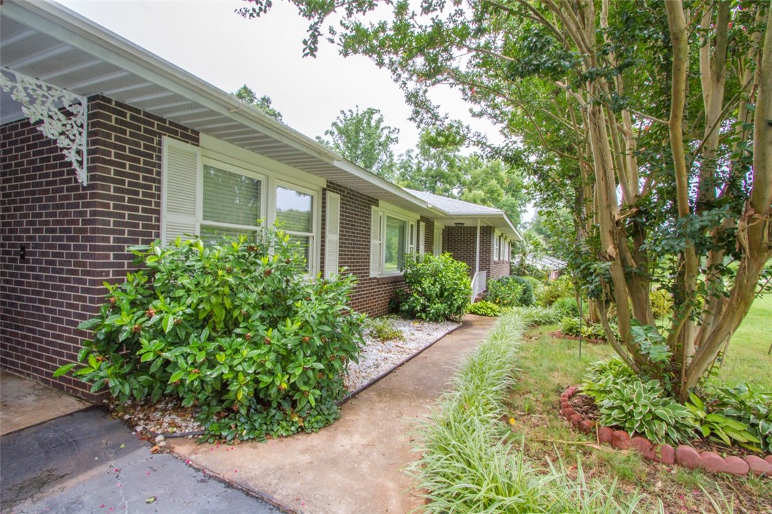 407 Brown Road Anderson, SC 29621 - Photo 4 of 50 Gallery Image 4