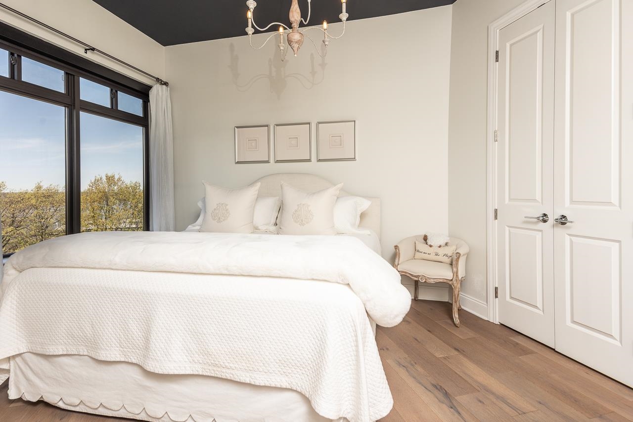 717 Riverside Drive, Unit 506 Memphis, TN 38103 - Photo 13 of 37 a spacious bedroom with a bed and a window