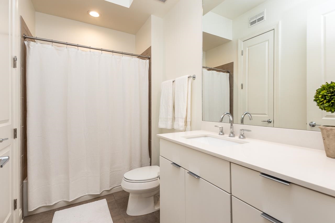 717 Riverside Drive, Unit 506 Memphis, TN 38103 - Photo 17 of 37 a bathroom with a sink and a mirror