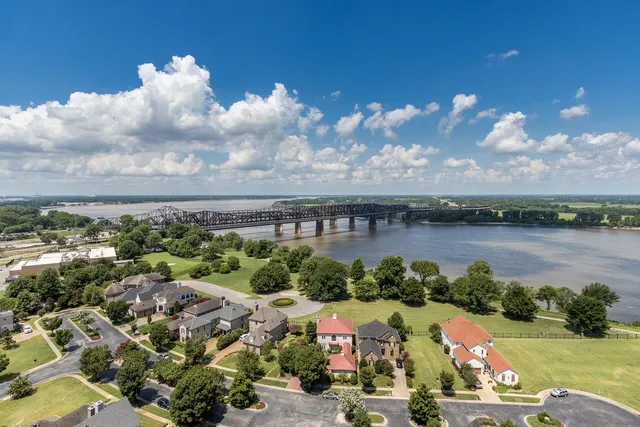 an aerial view of residential building and lake