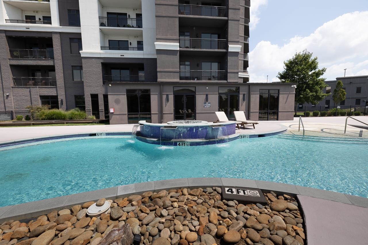 717 Riverside Drive, Unit 506 Memphis, TN 38103 - Photo 27 of 37 a view of a house with a yard and a patio