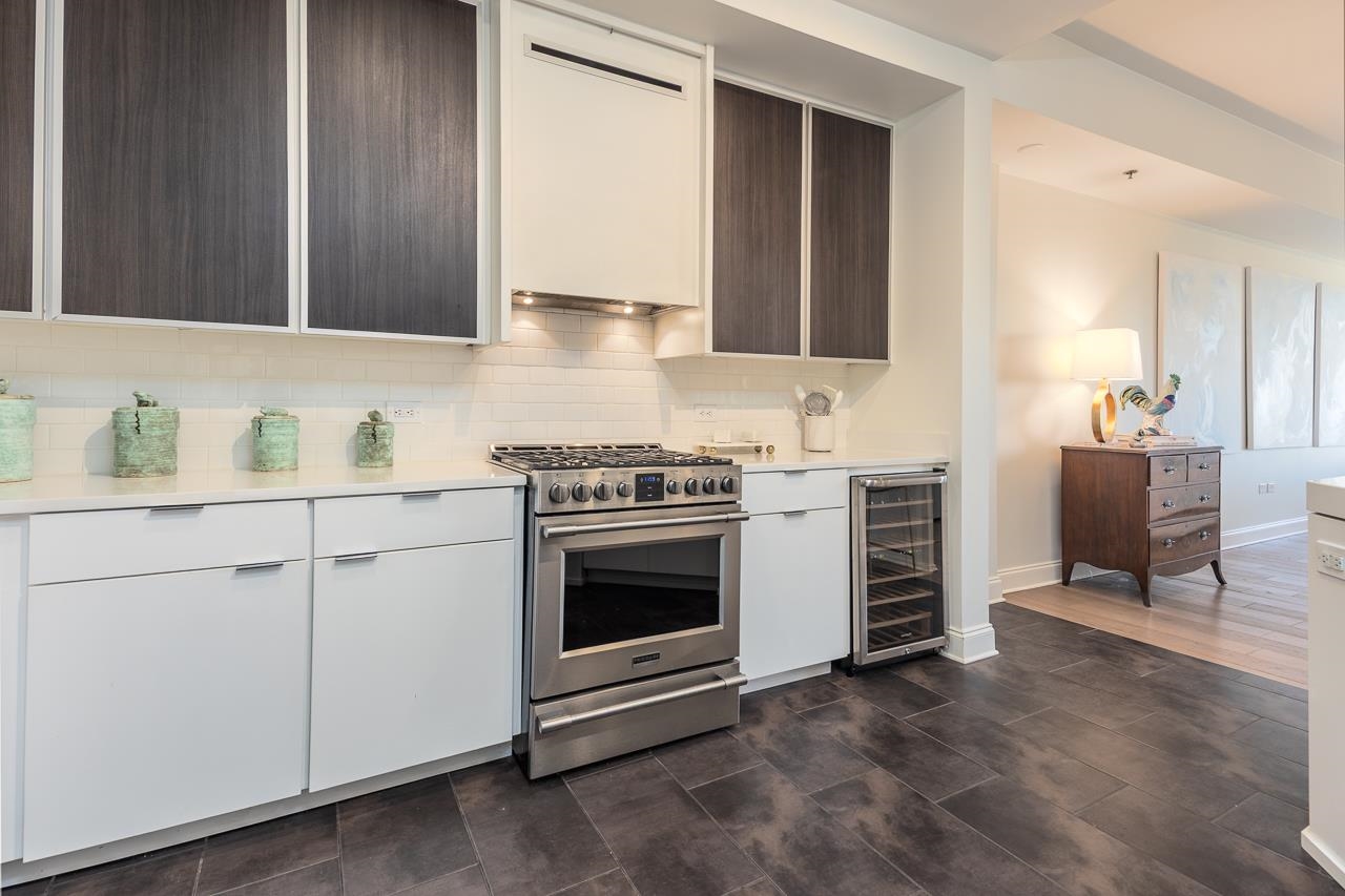 717 Riverside Drive, Unit 506 Memphis, TN 38103 - Photo 9 of 37