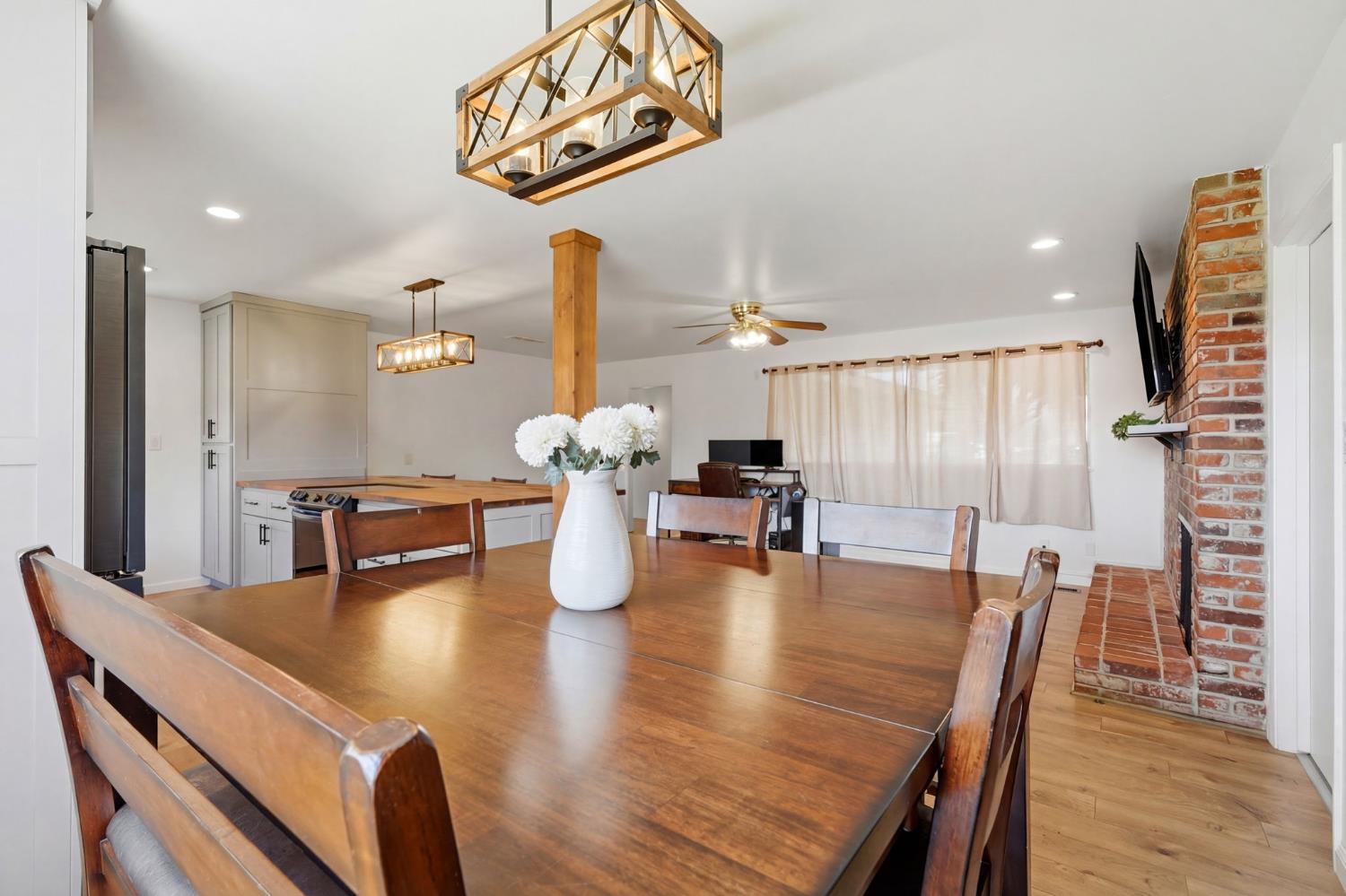 289 West Cypress Avenue Reedley, CA 93654 - Photo 15 of 45 a dining room with furniture and wooden floor