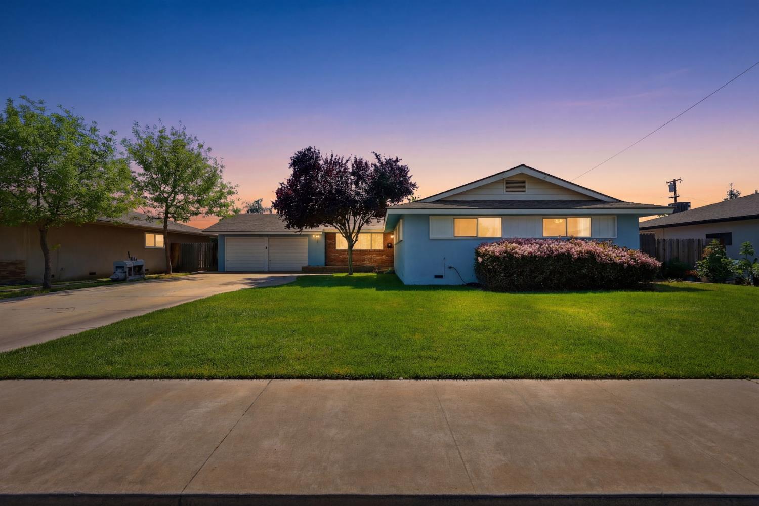 289 West Cypress Avenue Reedley, CA 93654 - Photo 2 of 45 a front view of a house with a garden