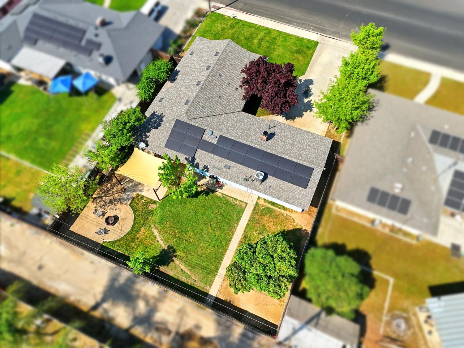 289 West Cypress Avenue Reedley, CA 93654 - Photo 40 of 45 an aerial view of a house having yard