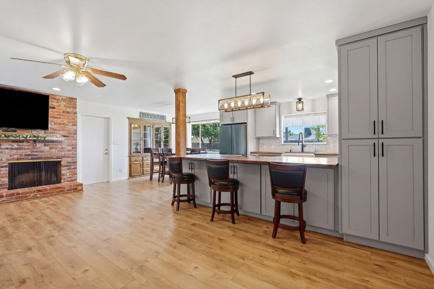 289 West Cypress Avenue Reedley, CA 93654 - Photo 4 of 45 a view of a livingroom with furniture and a kitchen