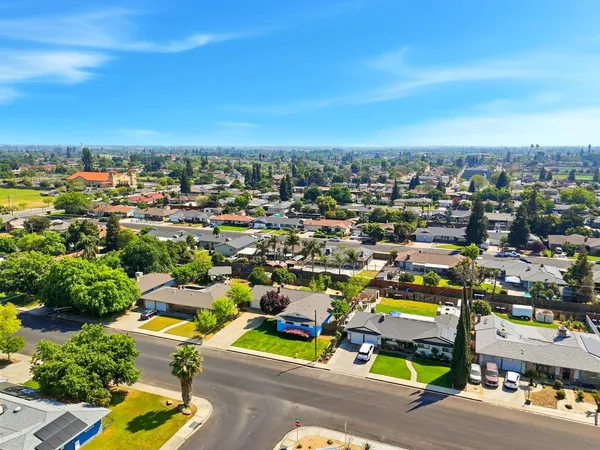 $399,000 | 289 West Cypress Avenue, Reedley, CA 93654