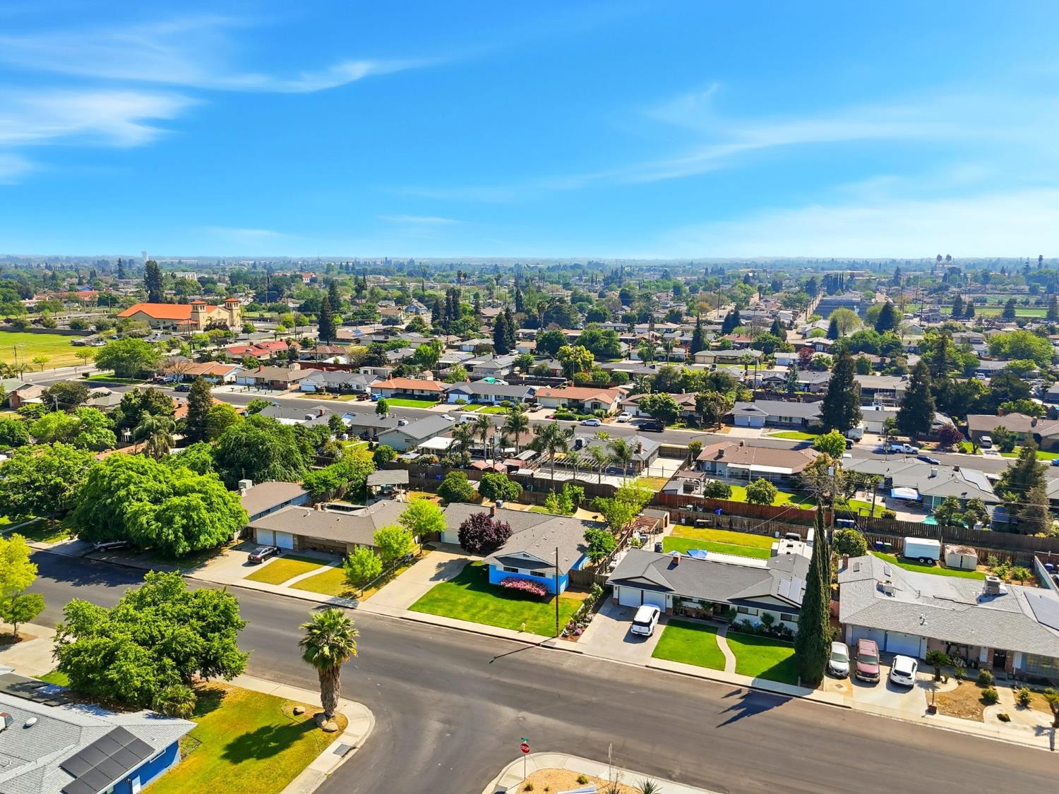 289 West Cypress Avenue Reedley, CA 93654 - Photo 42 of 45 an aerial view of residential houses with outdoor space