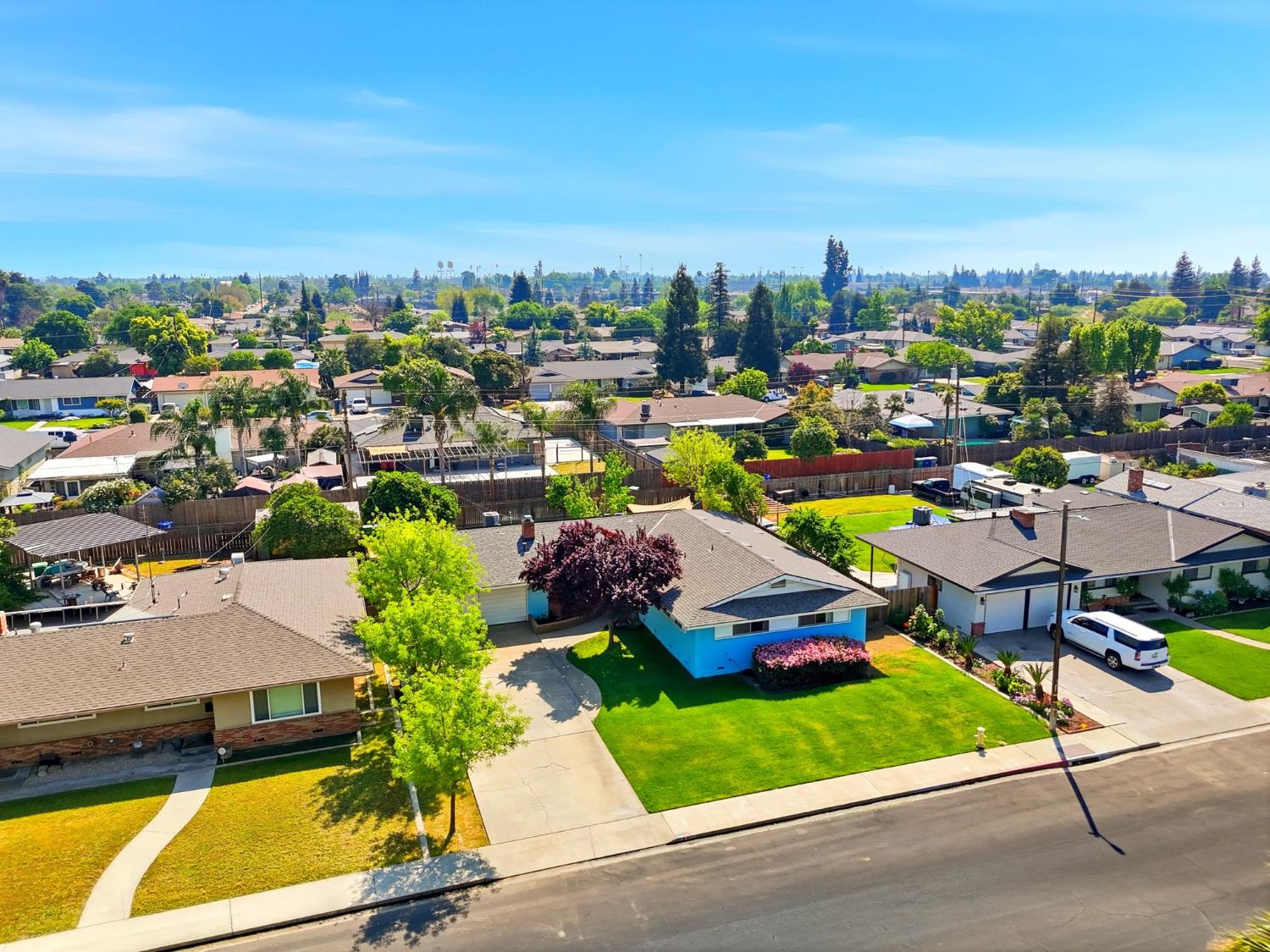 289 West Cypress Avenue Reedley, CA 93654 - Photo 44 of 45 a view of a city