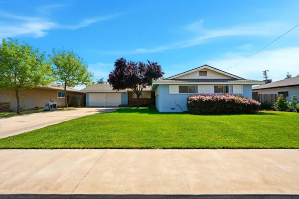 $399,000 | 289 West Cypress Avenue, Reedley, CA 93654