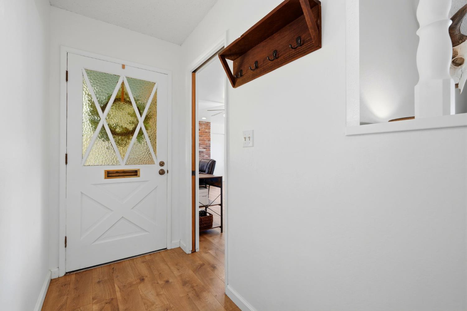 289 West Cypress Avenue Reedley, CA 93654 - Photo 9 of 45 view of room