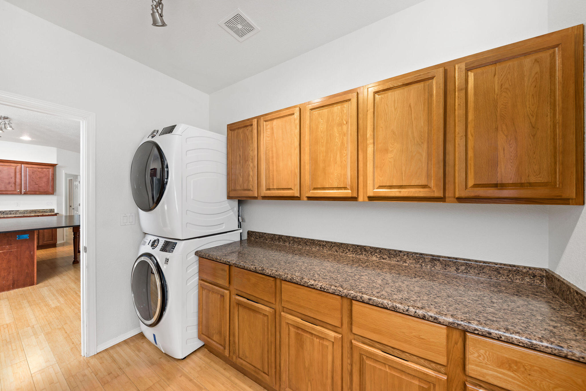 10523 Lower River Road Grants Pass, OR 97526 - Photo 15 of 58 Large laundry room.