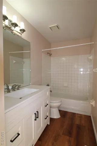 $2,495 | 1043 Oakwood Farms Lane, Ballwin, MO 63021