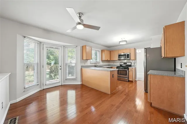 $2,495 | 1043 Oakwood Farms Lane, Ballwin, MO 63021