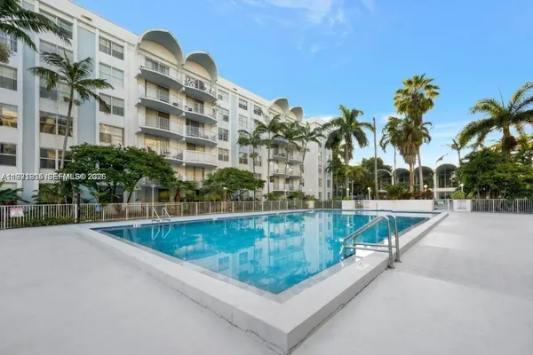 $1,750 | 498 Northwest 165th Street, Unit D202, Miami, FL 33169