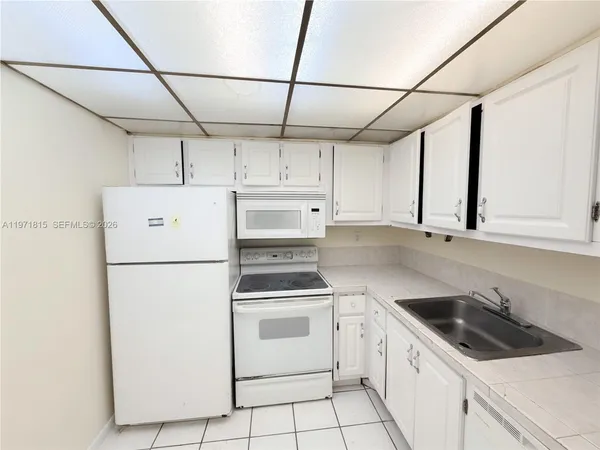 $1,750 | 498 Northwest 165th Street, Unit D202, Miami, FL 33169