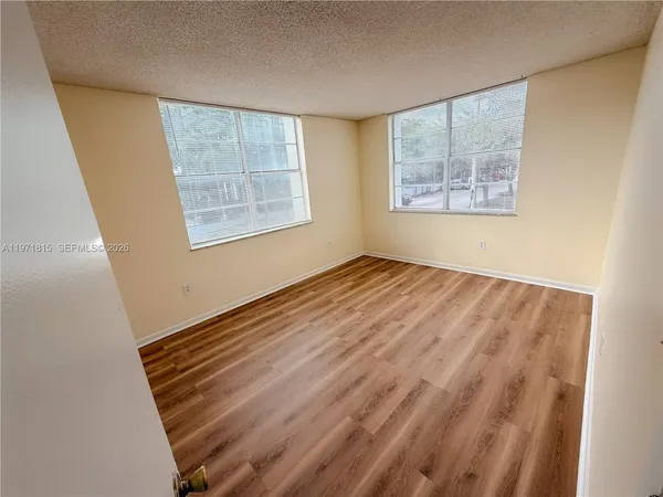 $1,750 | 498 Northwest 165th Street, Unit D202, Miami, FL 33169