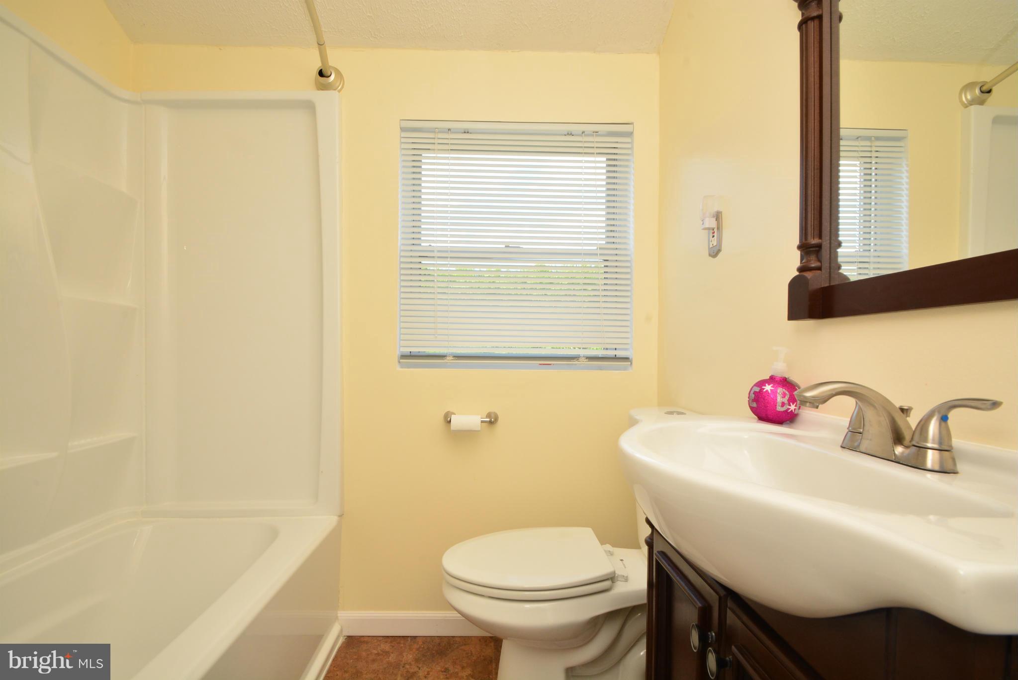 3211 Vulcan Road Baltimore, MD 21222 - Photo 15 of 28 Bath
