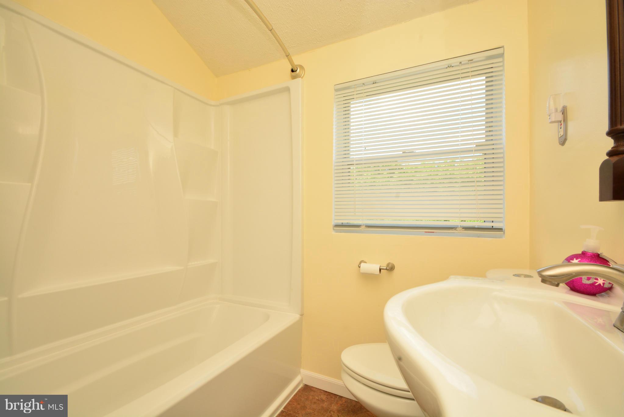 3211 Vulcan Road Baltimore, MD 21222 - Photo 16 of 28 Bath
