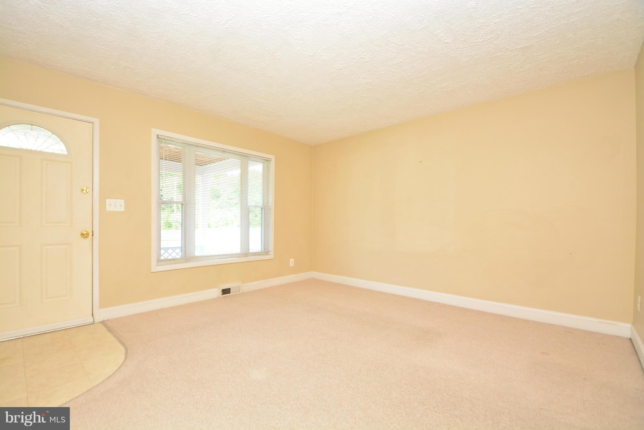 3211 Vulcan Road Baltimore, MD 21222 - Photo 4 of 28 Family Room