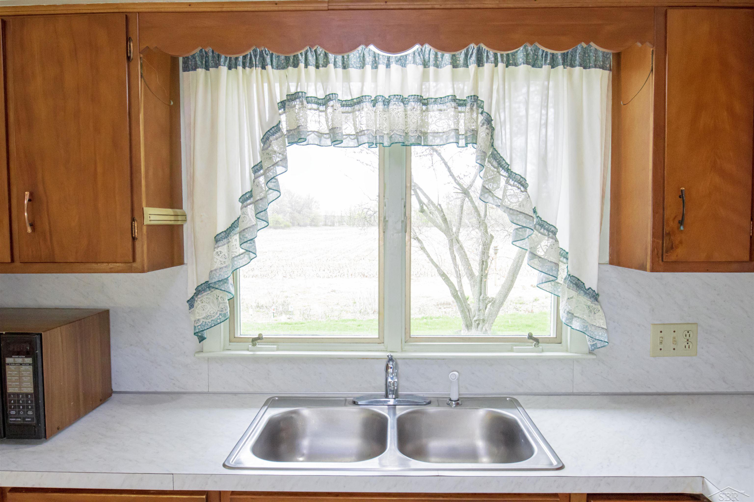15301 Stuart Road Chesaning, MI 48616 - Photo 14 of 37 50107540-13.JPG