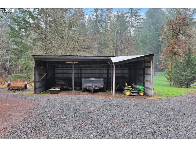 a view of a house with porch and a car parked