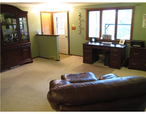 276 Brookwood Road Venetia, PA 15367 - Photo 4 of 15 Living Room.