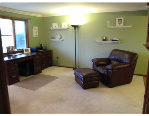 276 Brookwood Road Venetia, PA 15367 - Photo 5 of 15 Living Room.
