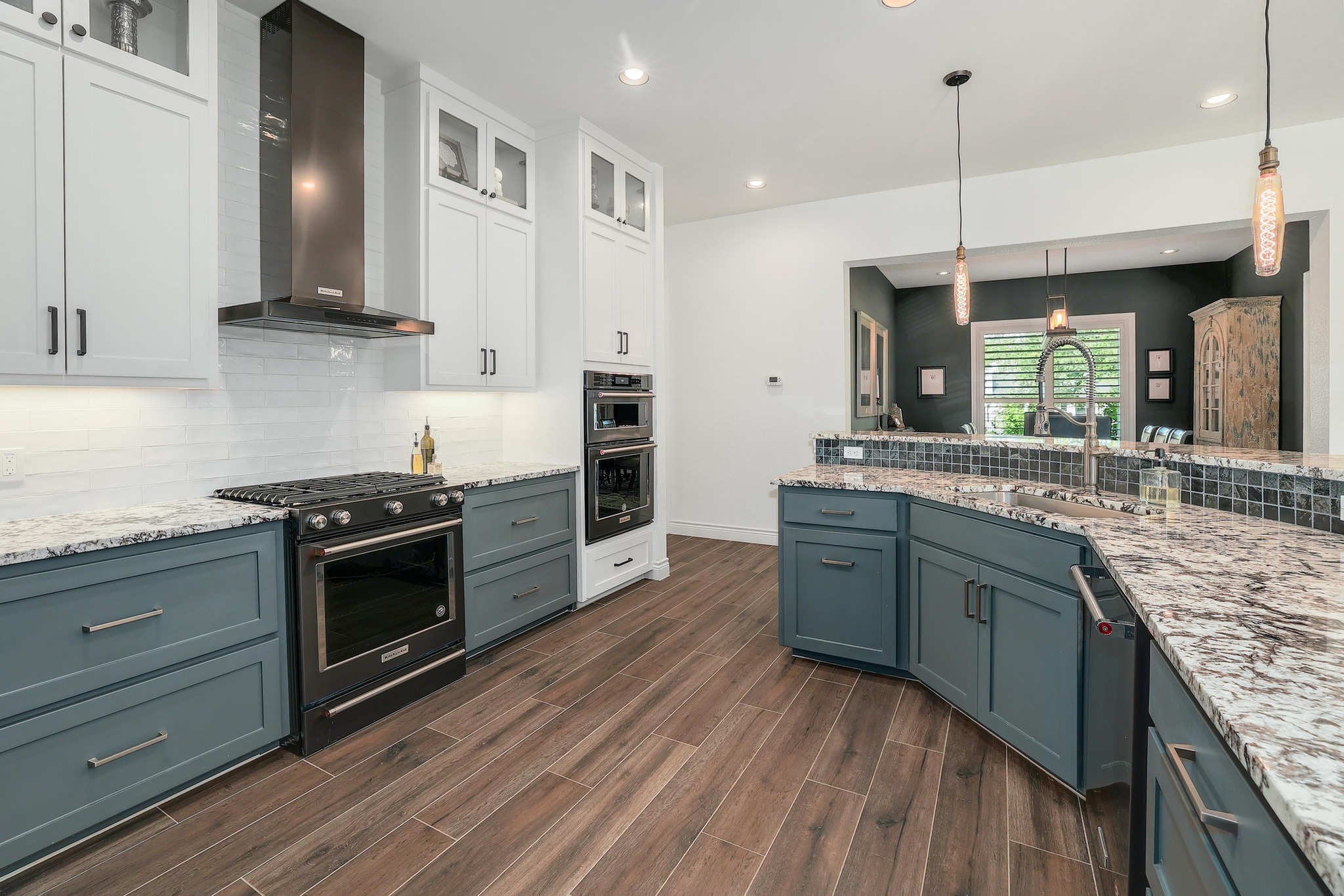 105 Graystone Lane Georgetown, TX 78633 - Photo 10 of 32 Kitchen