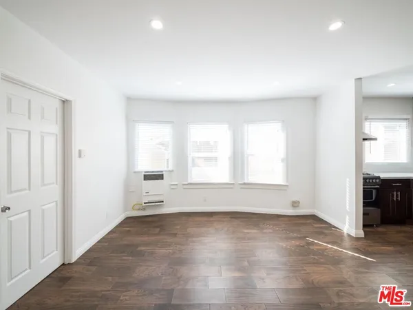 $2,308 | 40 Rose Avenue, Unit 6, Venice, CA 90291
