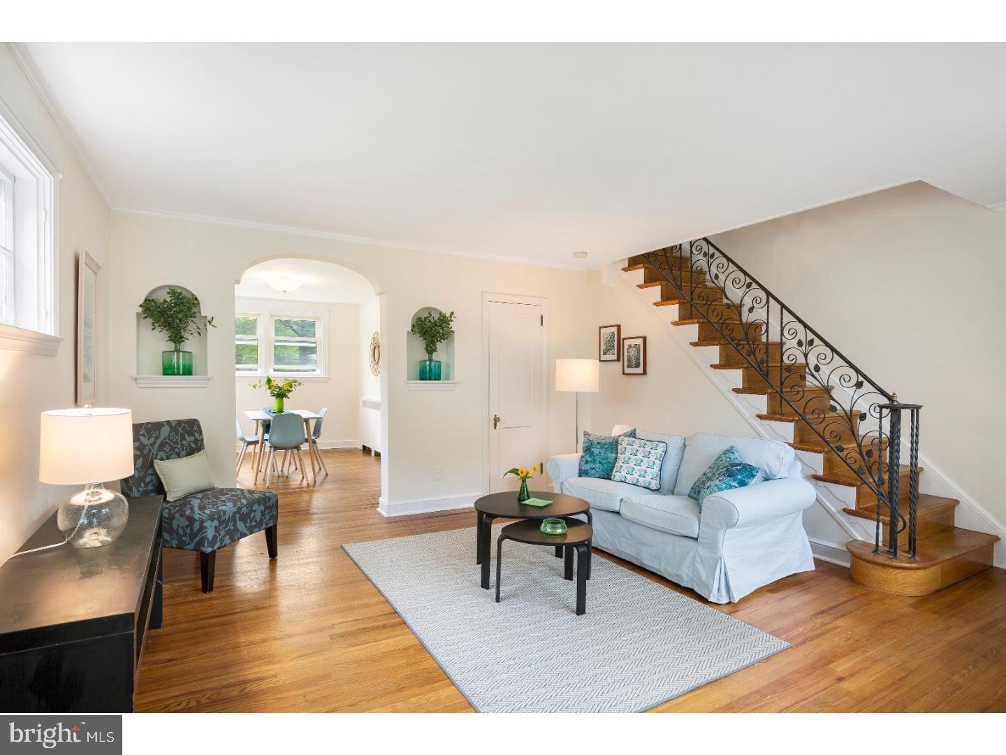 358 Vernon Road Philadelphia, PA 19119 - Photo 3 of 21 Living Room