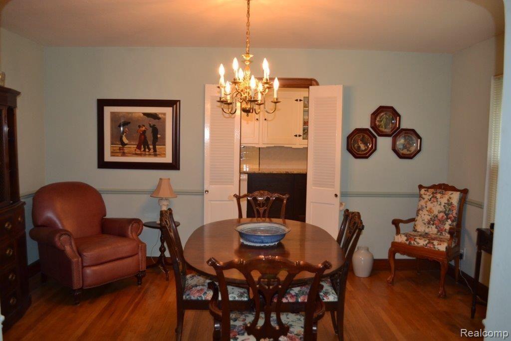 803 Barrington Road Grosse Pointe, MI 48230 - Photo 6 of 15 Barrington 285.jpg